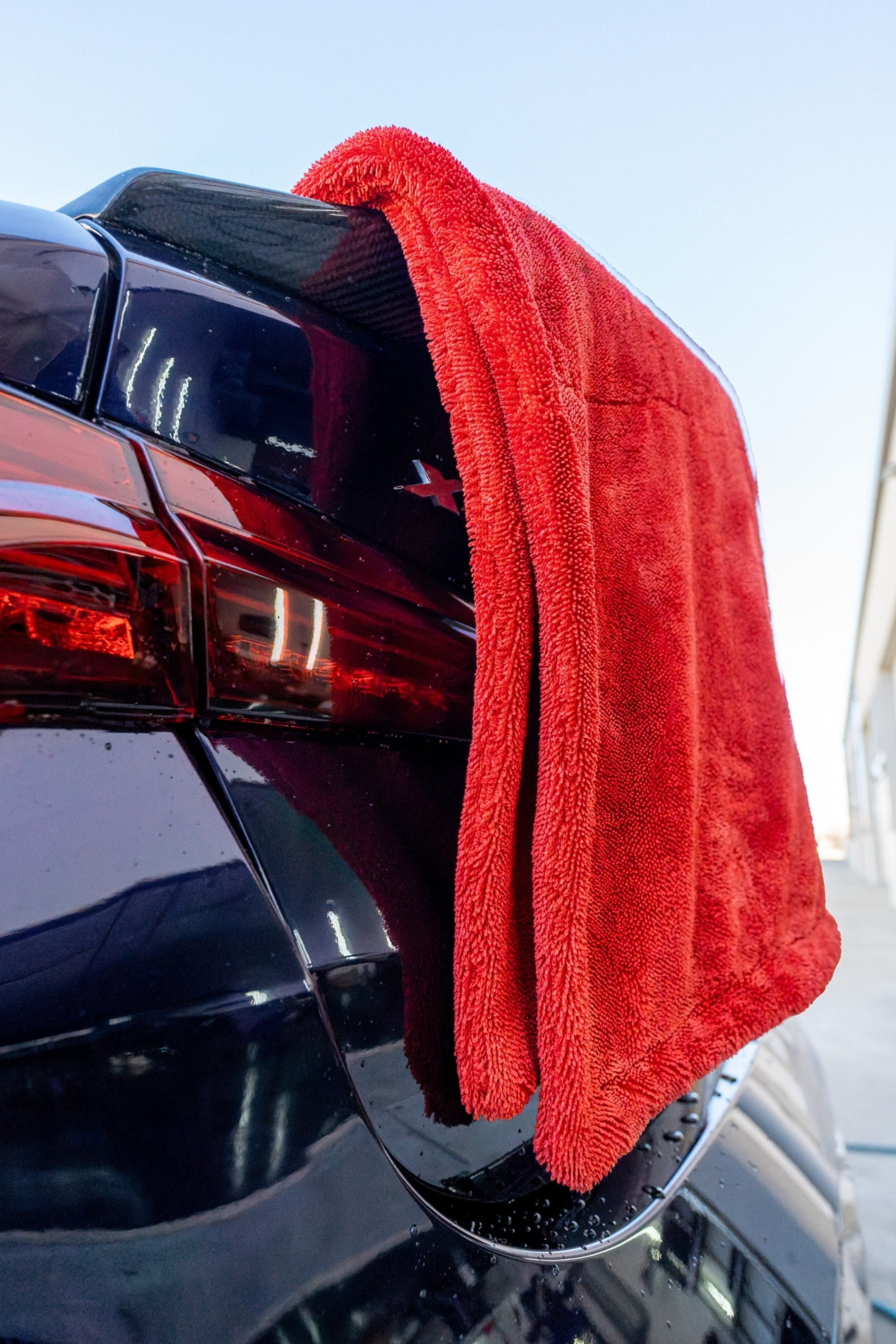 BLACKLINEยฎ TWISTED-LOOP DRYING TOWEL