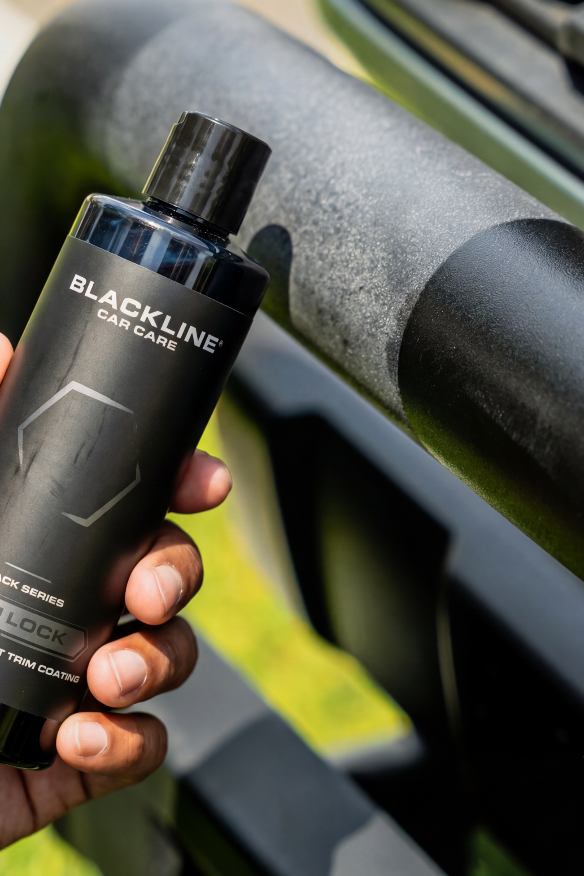 BLACKLINE® TRIM LOCK