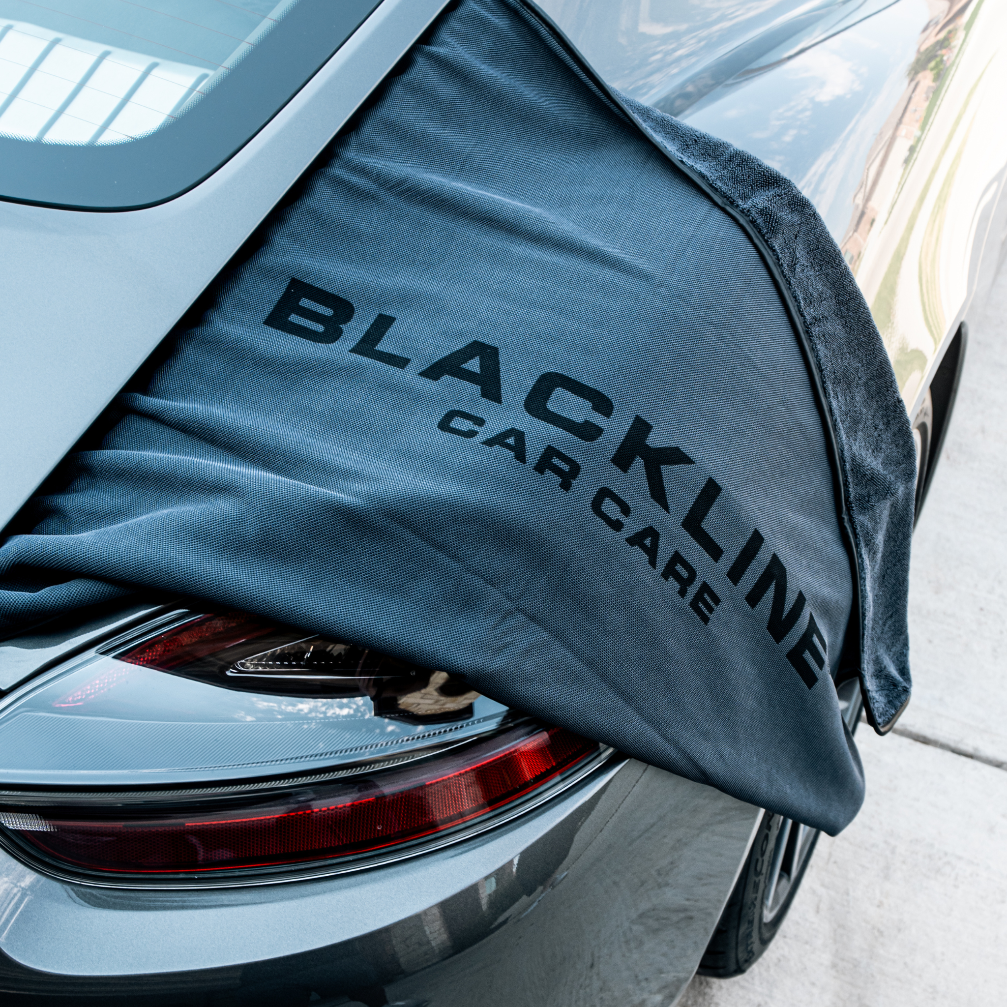 BLACKLINE® SLIM TWISTED-LOOP DRYING TOWEL