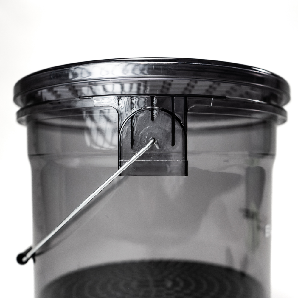 BLACKLINE® DETAILING BUCKET W/ GRIT GAURD