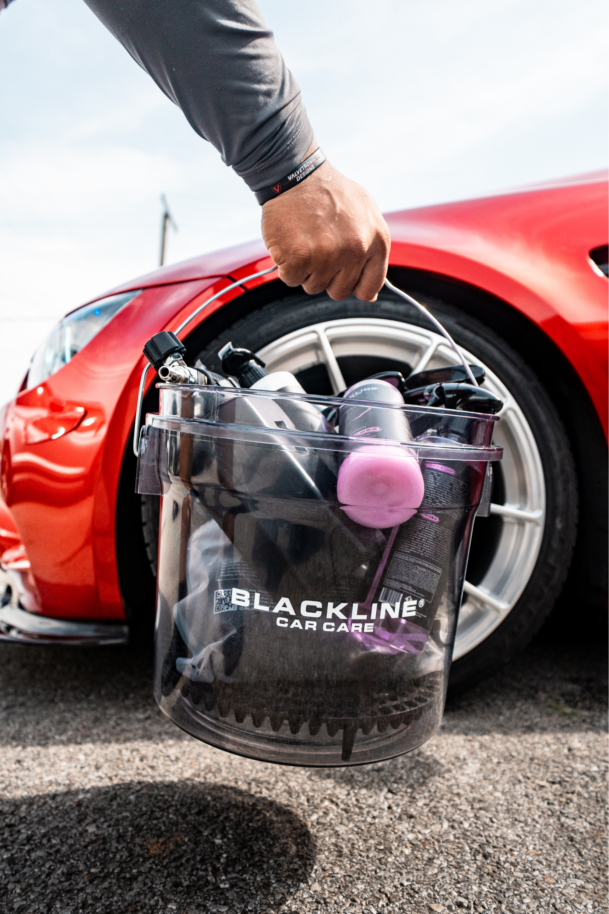 BLACKLINE® DETAILING BUCKET W/ GRIT GAURD