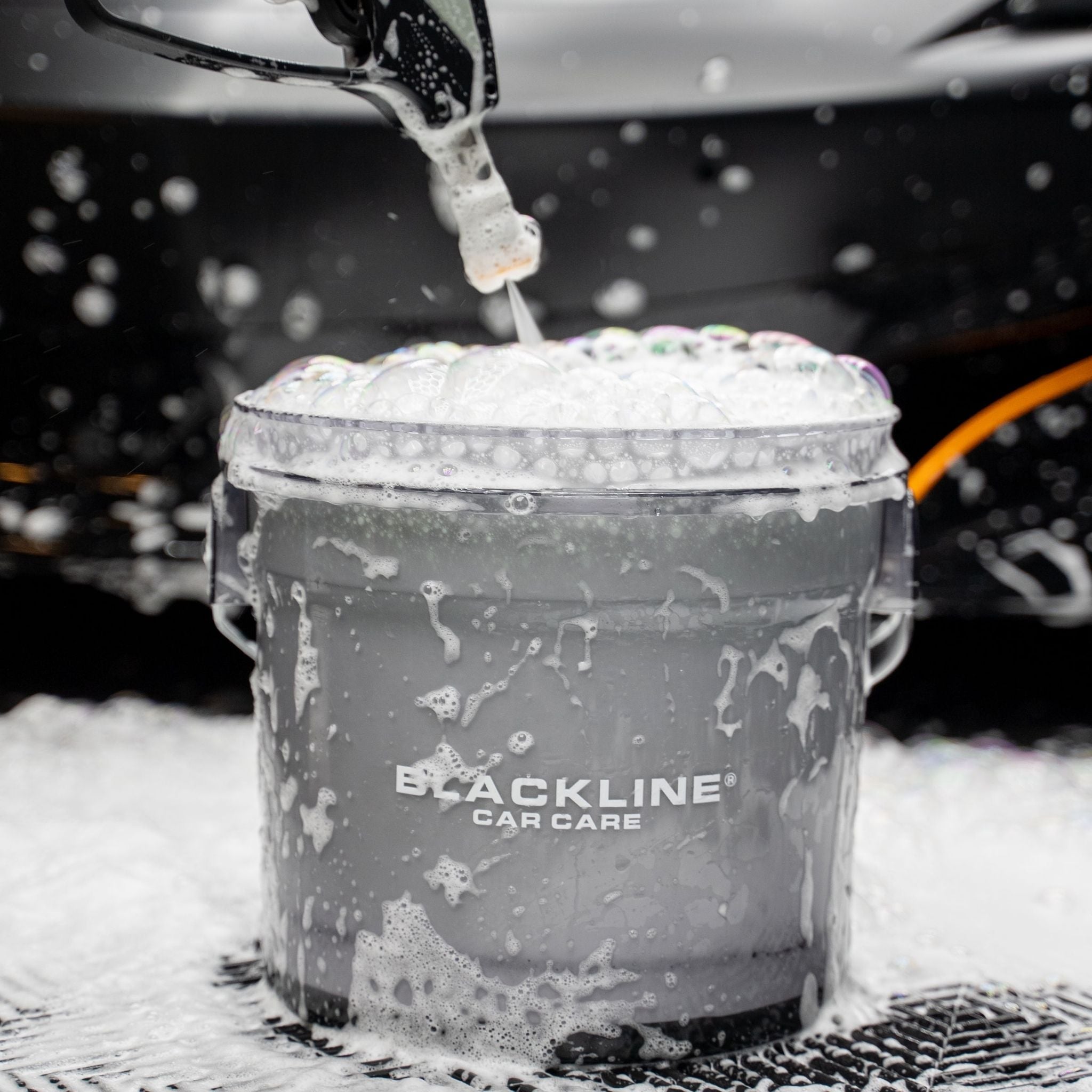 BLACKLINE® DETAILING BUCKET W/ GRIT GAURD