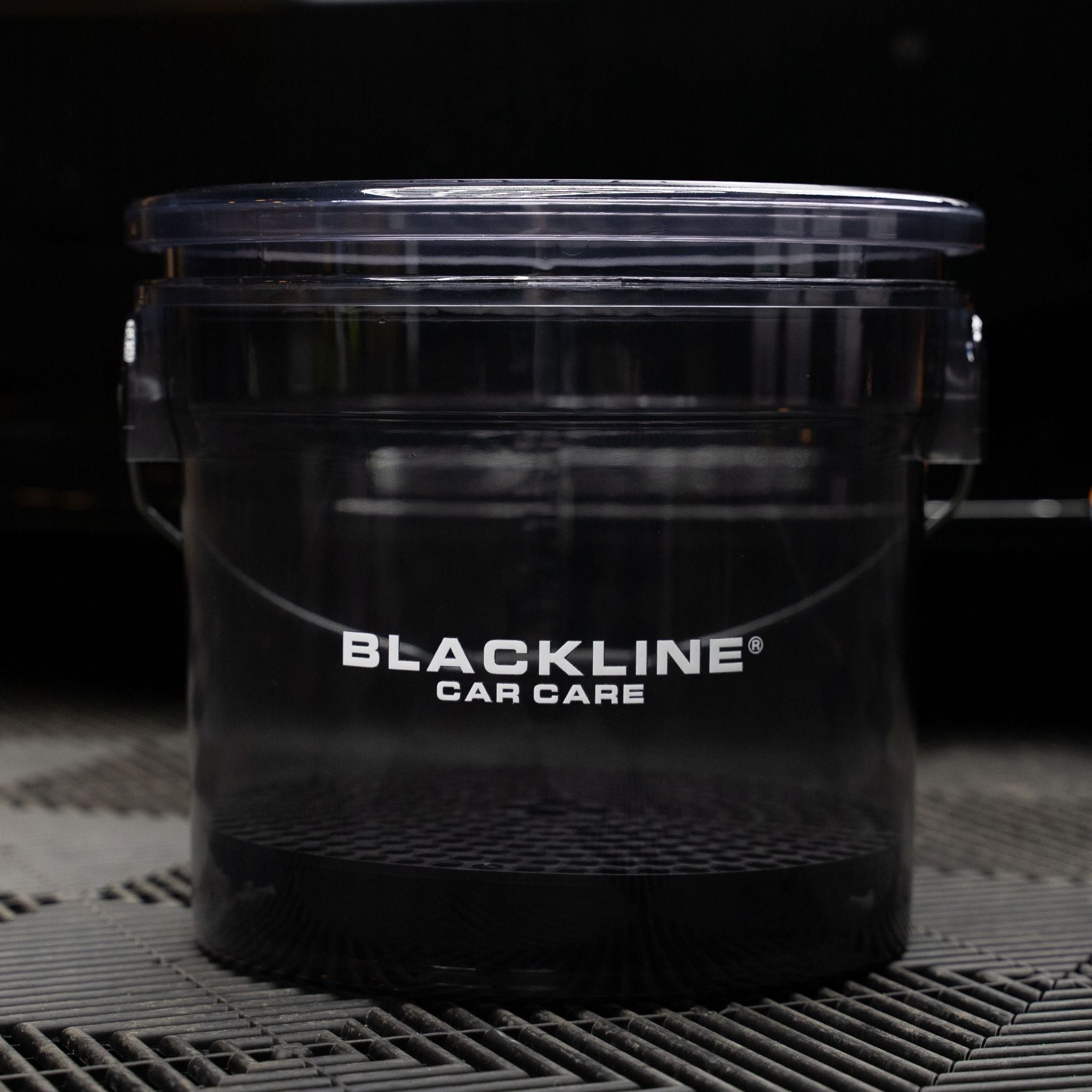 BLACKLINE® DETAILING BUCKET W/ GRIT GAURD