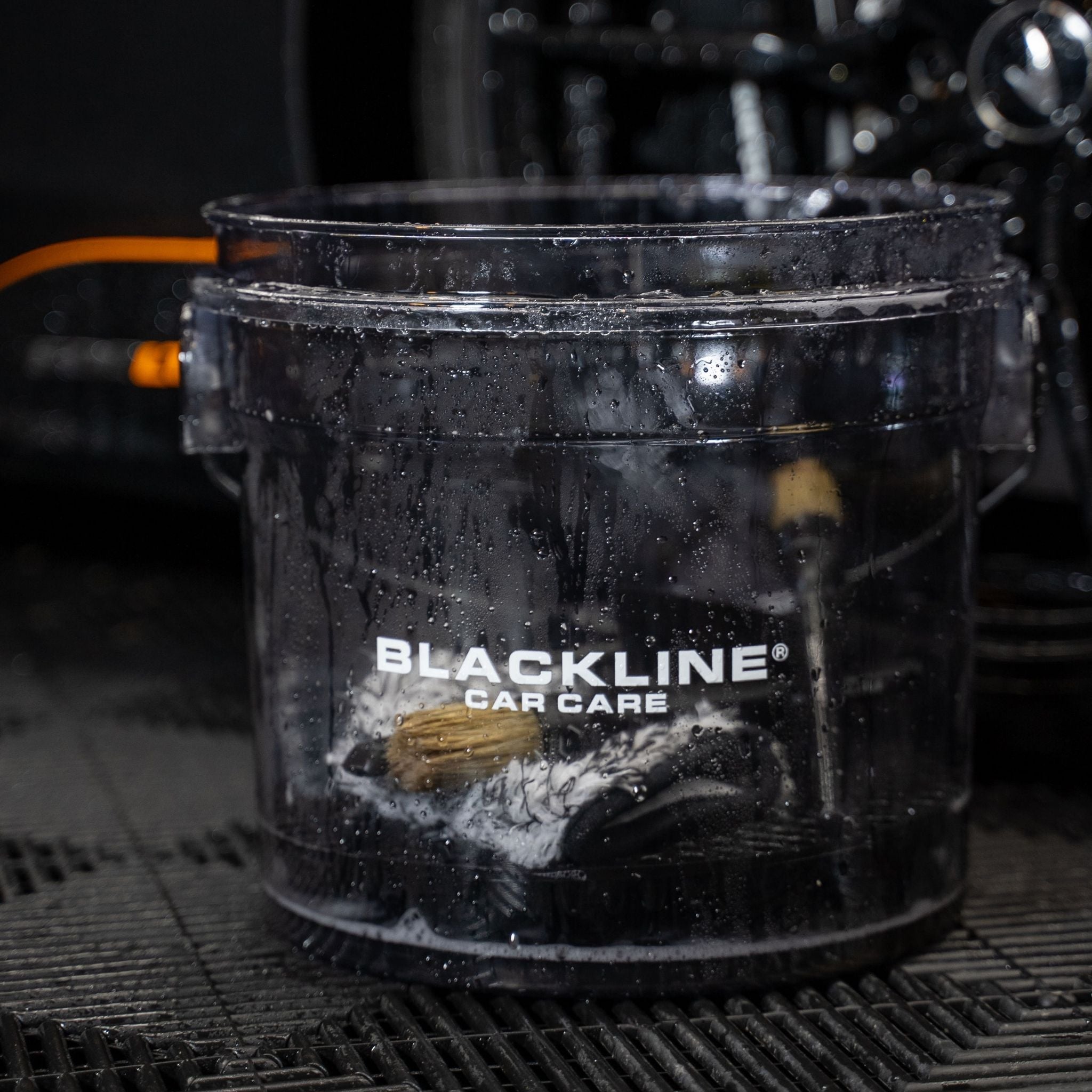 BLACKLINE® DETAILING BUCKET W/ GRIT GAURD