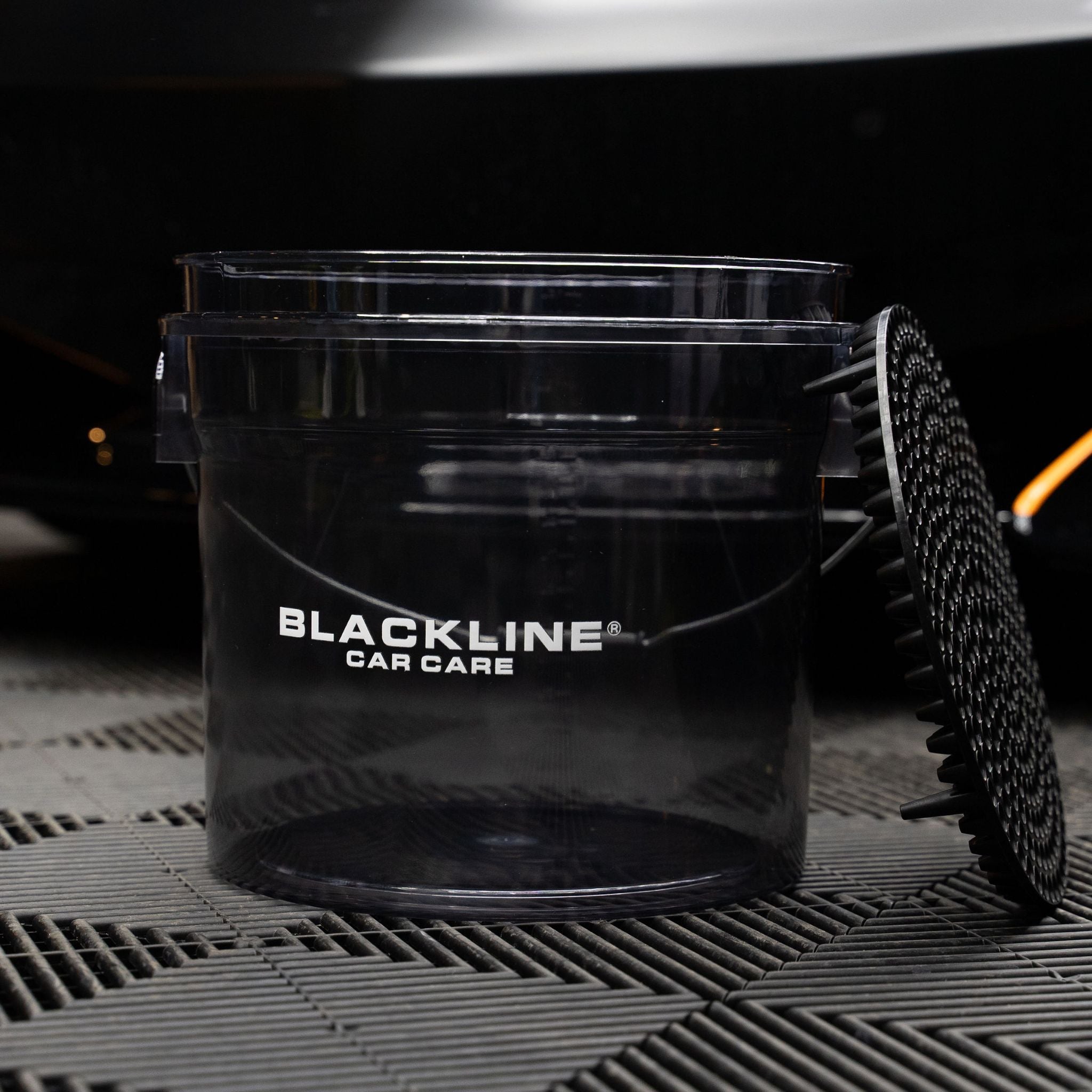 BLACKLINE® DETAILING BUCKET W/ GRIT GAURD