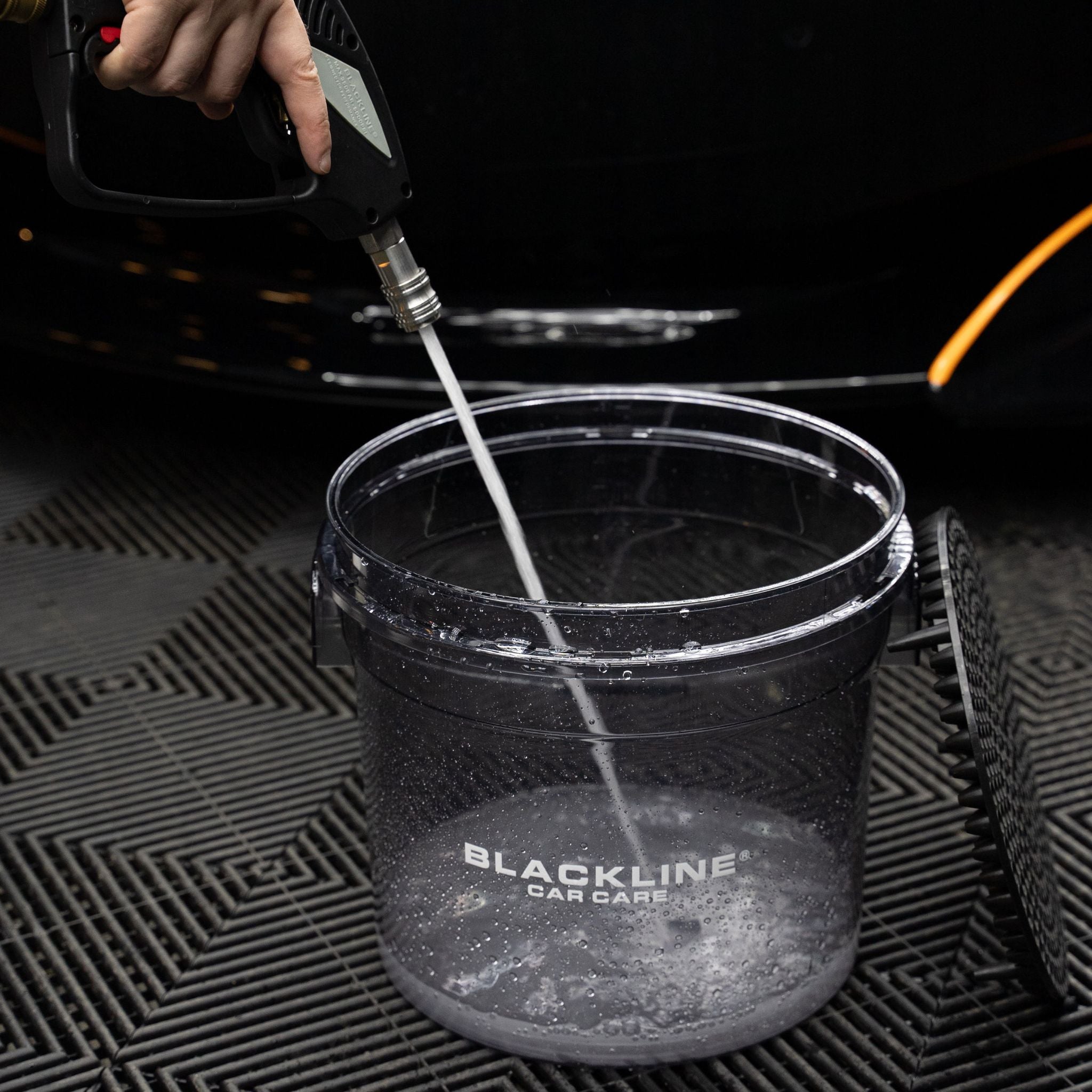 BLACKLINE® DETAILING BUCKET W/ GRIT GAURD