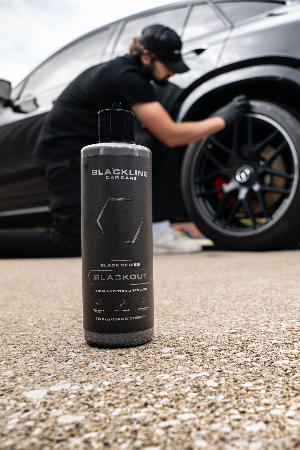Blackout Vibes Bundle contents featuring Blackline tire shine, wheel cleaner, and wheel mitt
