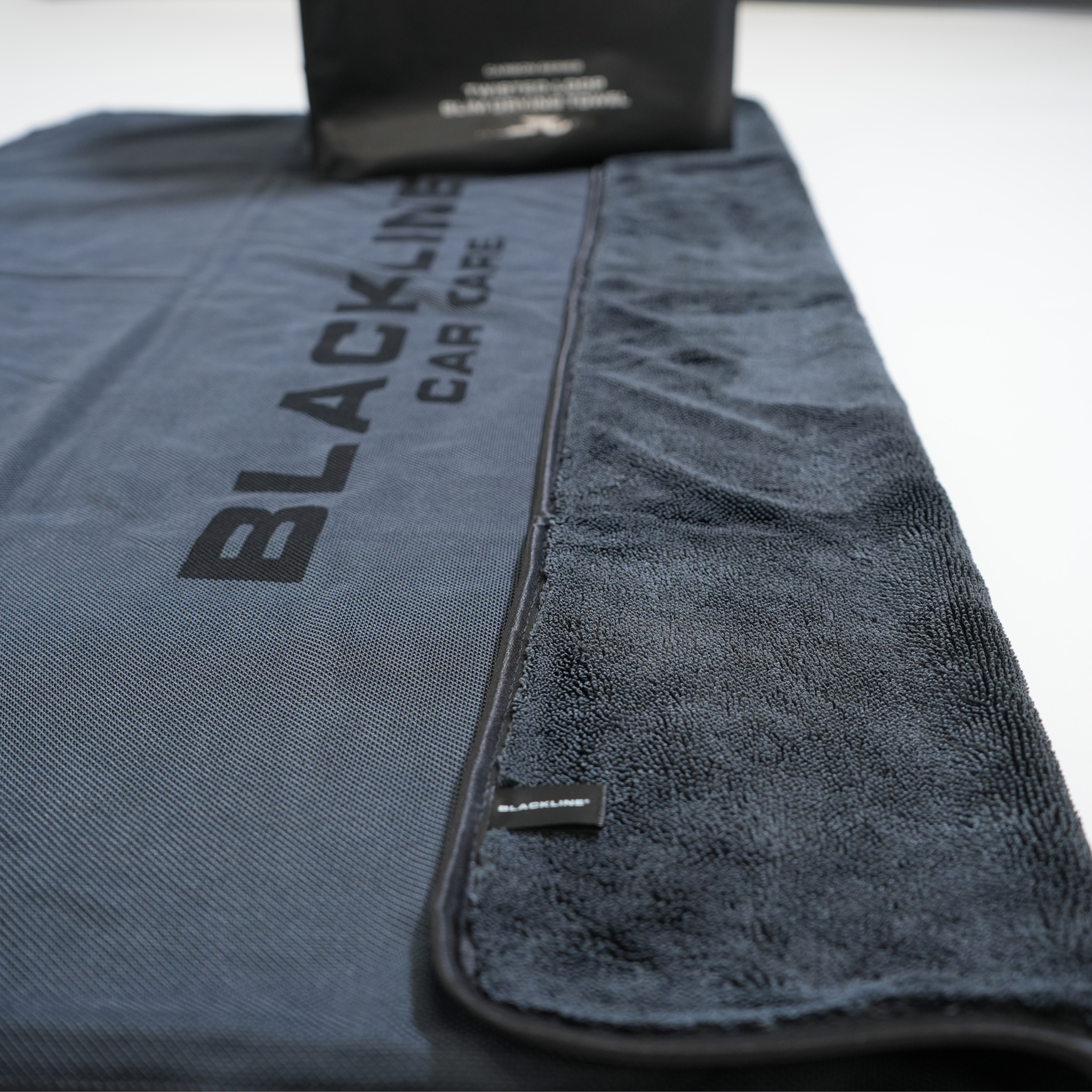 BLACKLINE® SLIM TWISTED-LOOP DRYING TOWEL
