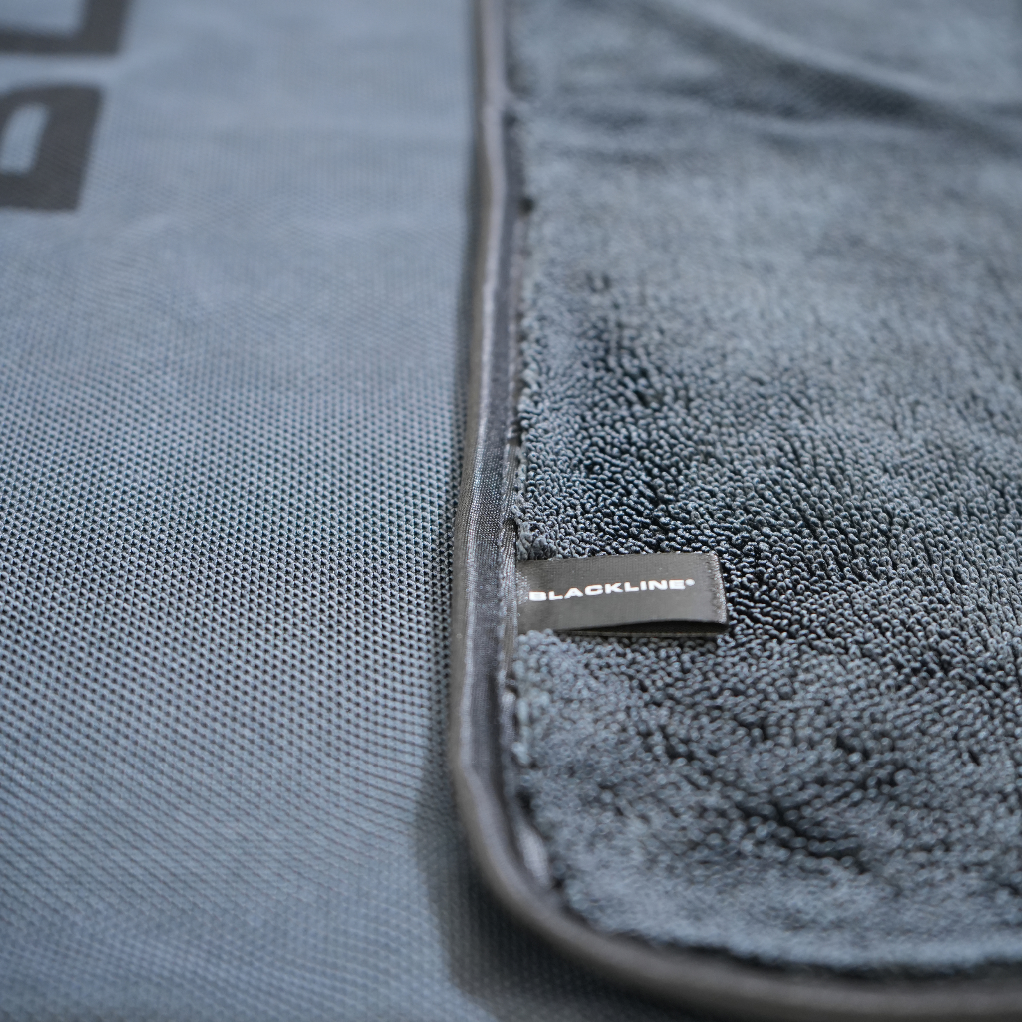 BLACKLINE® SLIM TWISTED-LOOP DRYING TOWEL