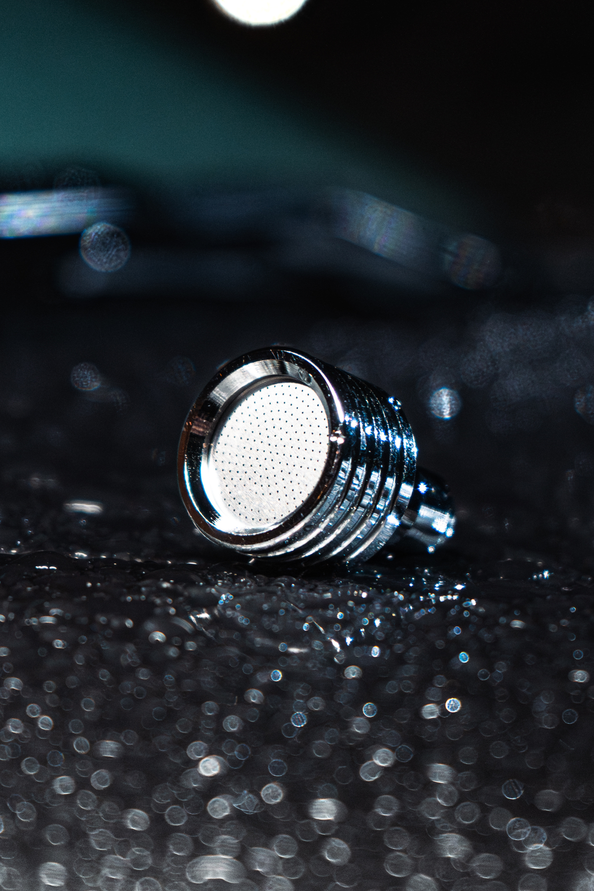 Blackline Flow Series 0.3mm rinse nozzle for precision gravity-fed sheet rinsing.