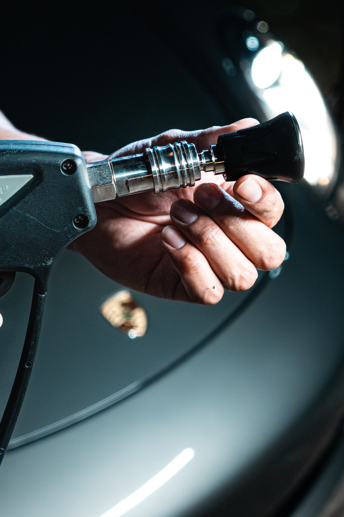 Blackline Flow Series 25-degree pressure washer nozzle, side view.