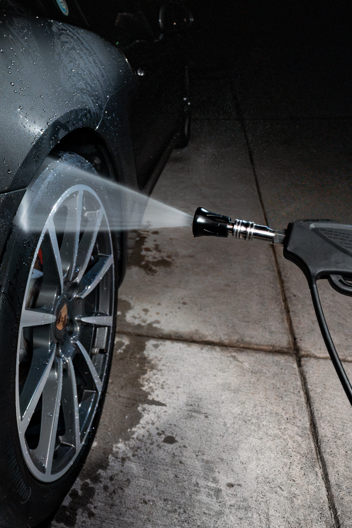 Blackline Flow Series 25-degree pressure washer nozzle at three-quarter view.