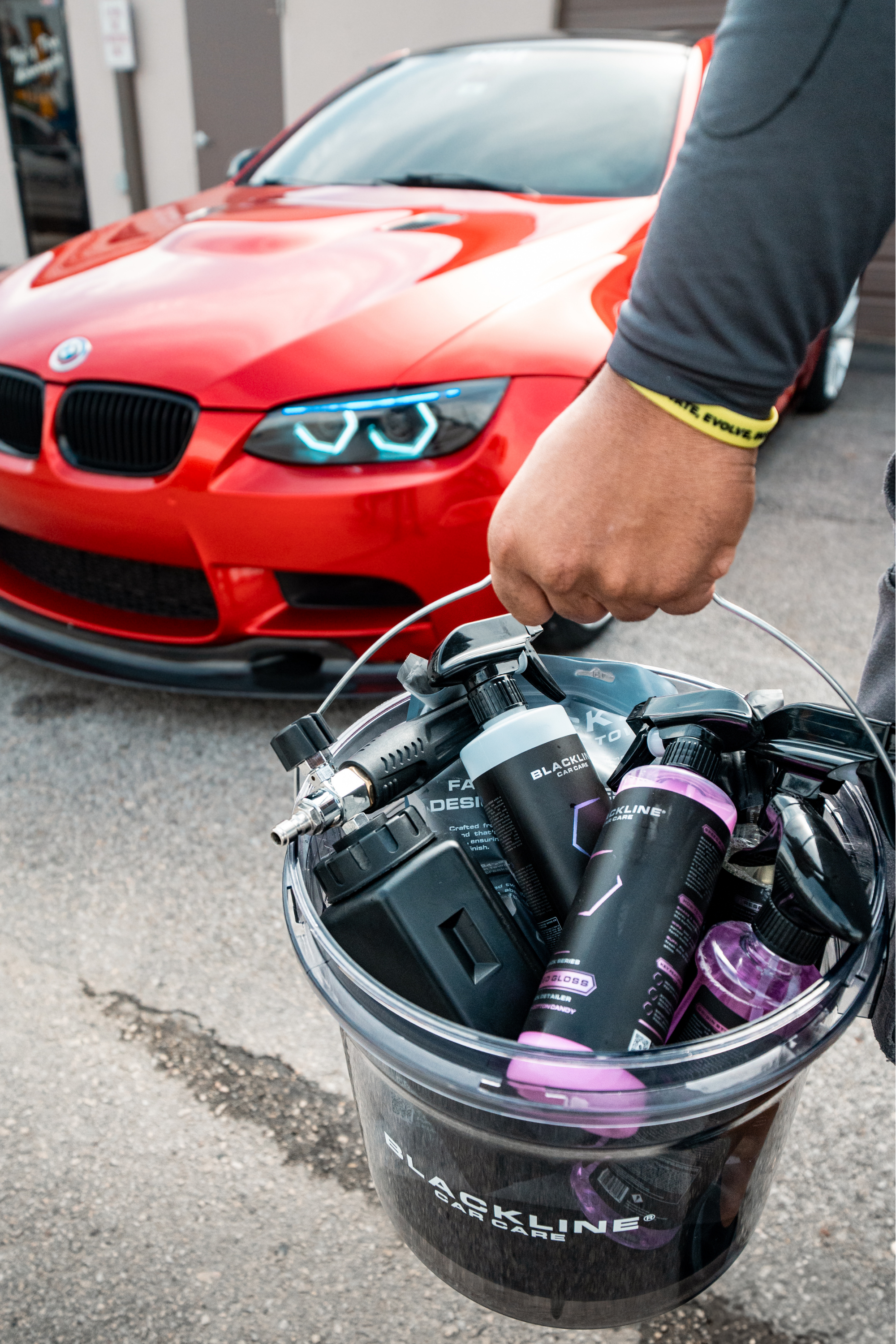 BLACKLINE® DETAILING BUCKET W/ GRIT GAURD