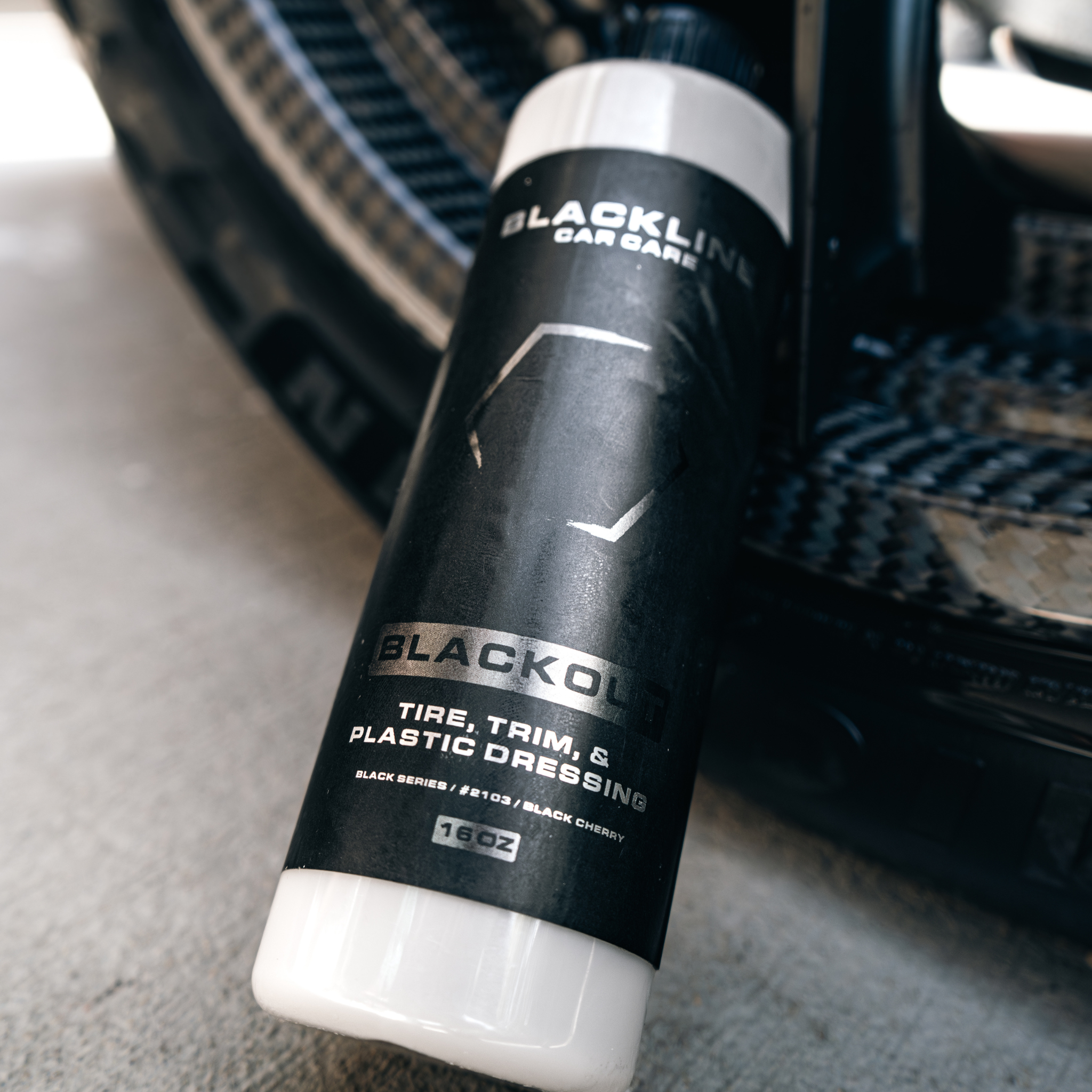 BLACKLINE® BLACKOUT TRIM & TIRE DRESSING